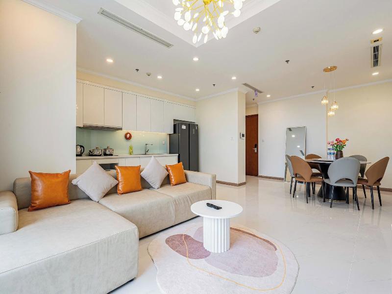 Cozy- Vinhomes Central Park Apartments image