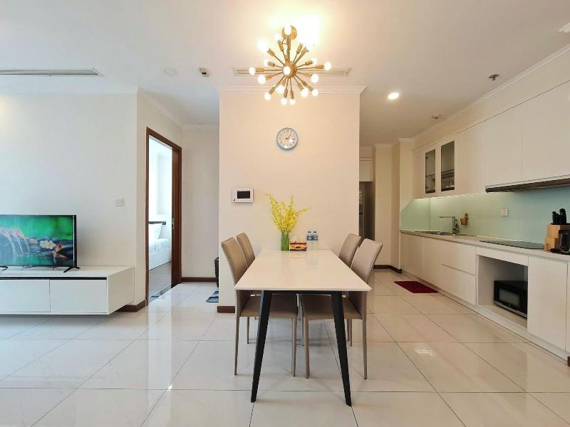Cozy- Vinhomes Central Park Apartments image