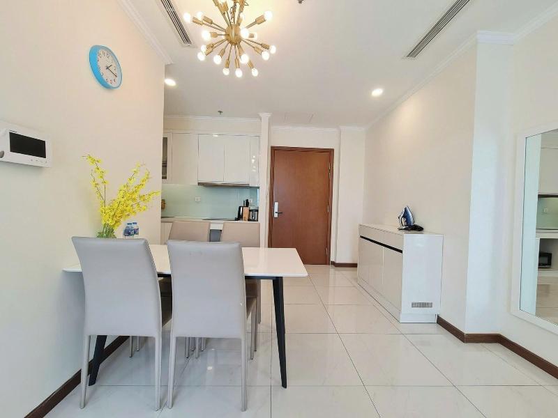 Cozy- Vinhomes Central Park Apartments image