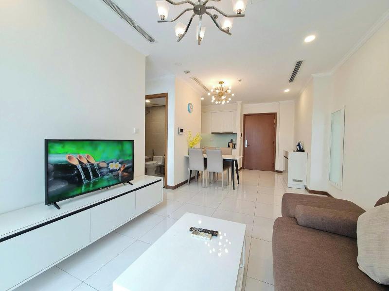 Cozy- Vinhomes Central Park Apartments image