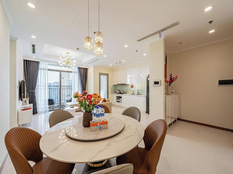 Cozy- Vinhomes Central Park Apartments image
