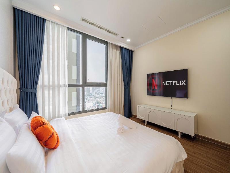 Cozy- Vinhomes Central Park Apartments image