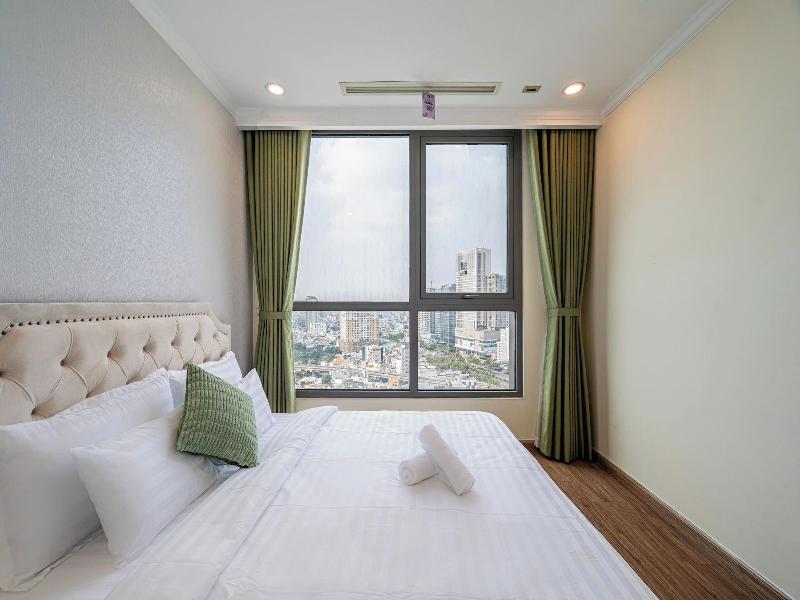 Cozy- Vinhomes Central Park Apartments image