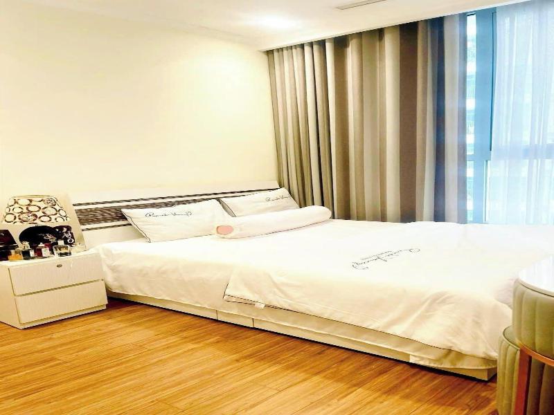 Cozy- Vinhomes Central Park Apartments image