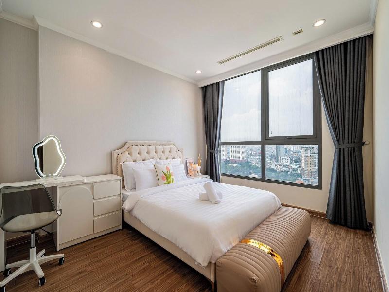 Cozy- Vinhomes Central Park Apartments image
