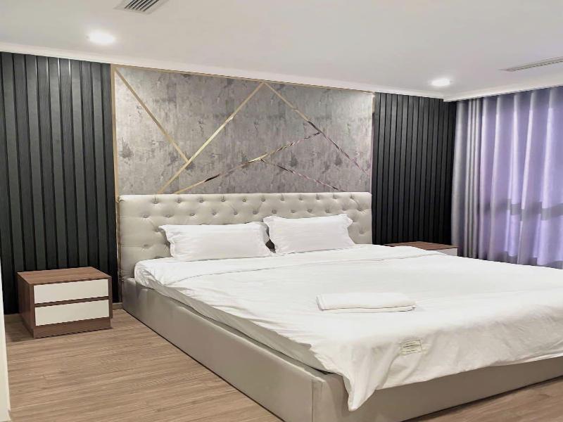 Cozy- Vinhomes Central Park Apartments image