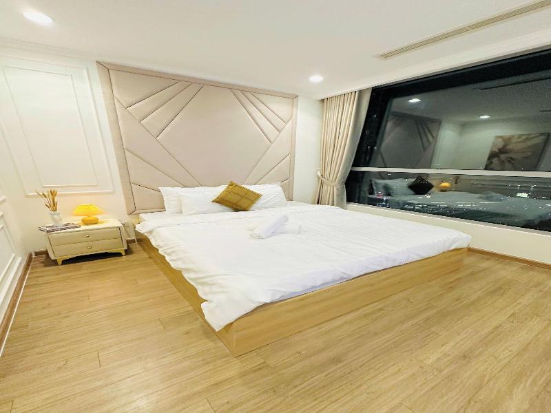 Cozy- Vinhomes Central Park Apartments image