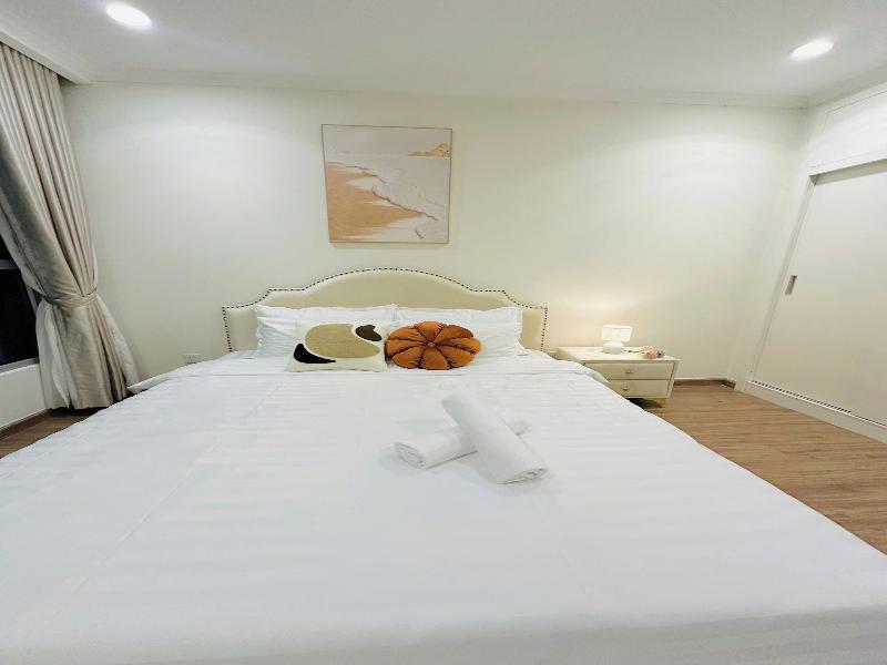 Cozy- Vinhomes Central Park Apartments image