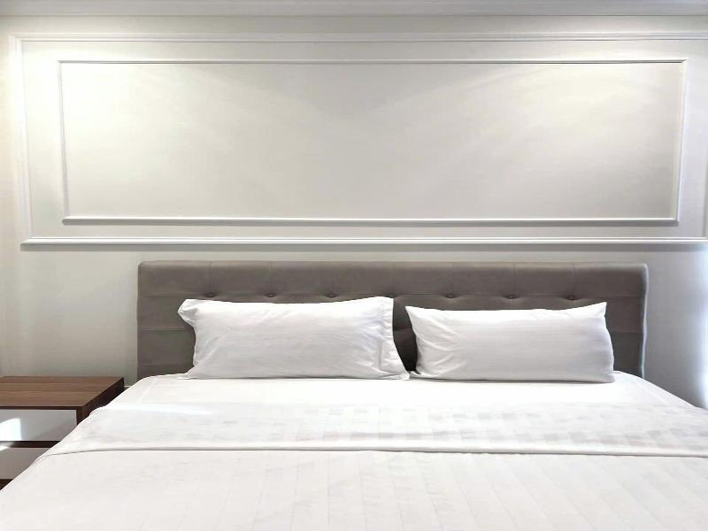 Cozy- Vinhomes Central Park Apartments image