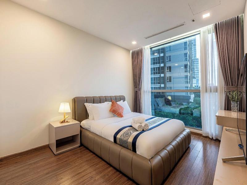 Cozy- Vinhomes Central Park Apartments image