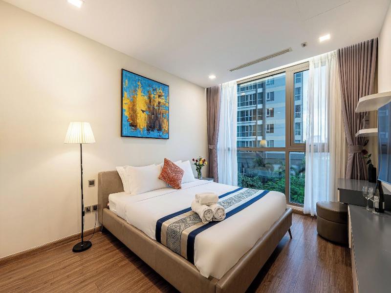 Cozy- Vinhomes Central Park Apartments image
