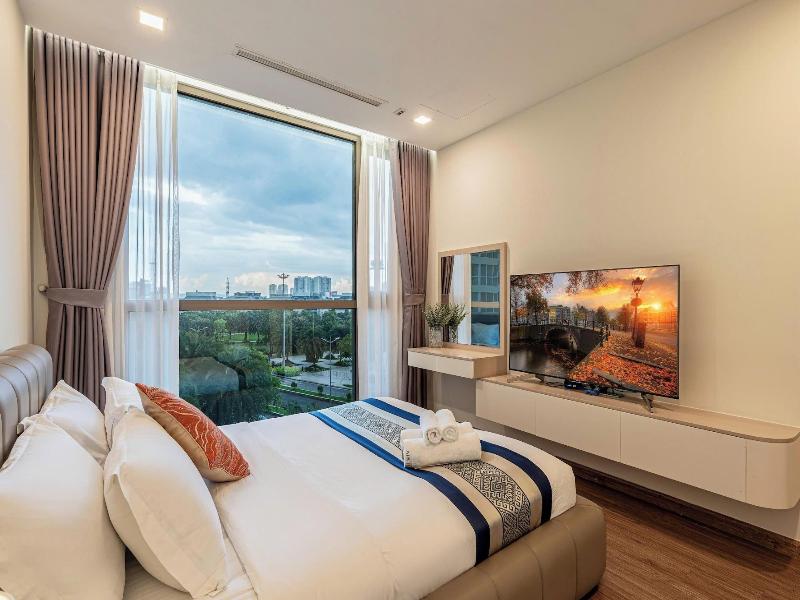 Cozy- Vinhomes Central Park Apartments image