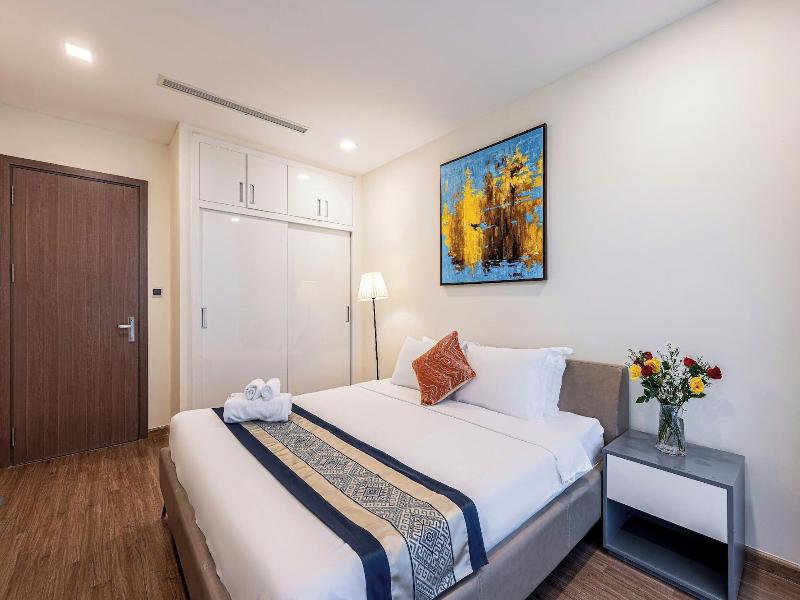 Cozy- Vinhomes Central Park Apartments image