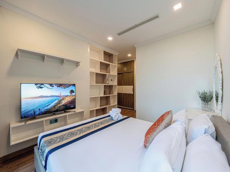 Cozy- Vinhomes Central Park Apartments image
