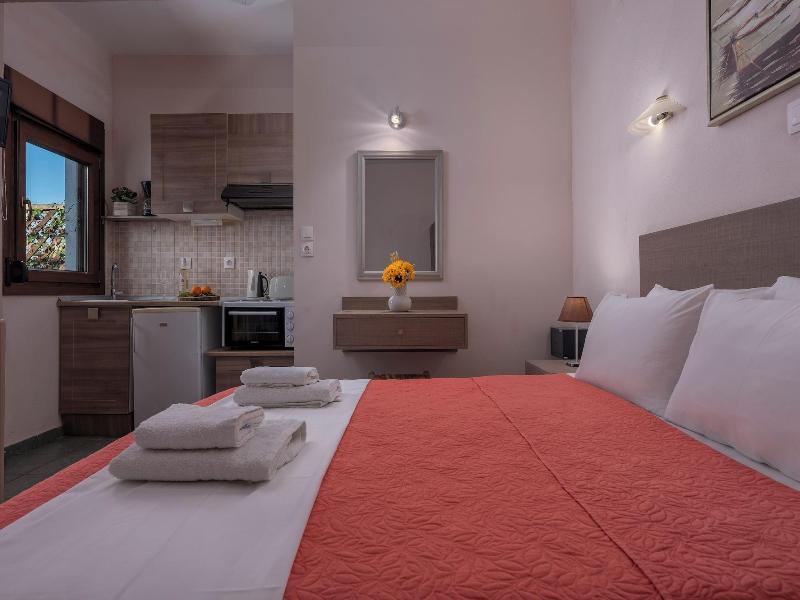 Agnanti Hotel & Apartments image