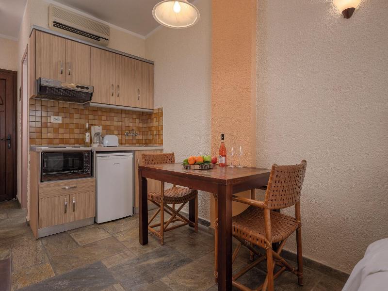 Agnanti Hotel & Apartments image