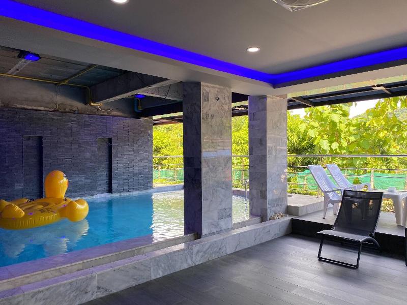 Happy Hotel image