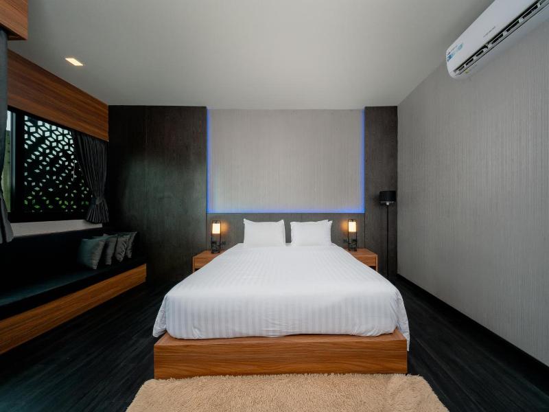Happy Hotel image