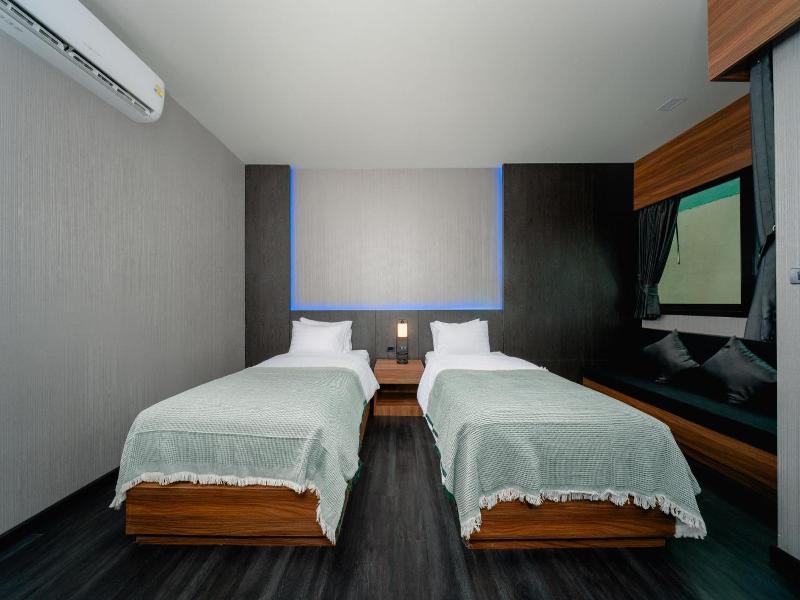 Happy Hotel image