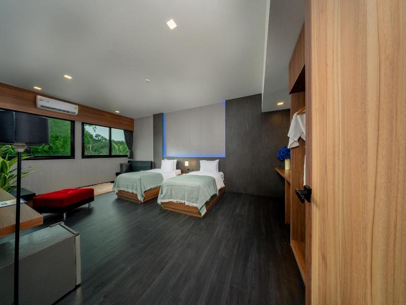 Happy Hotel image
