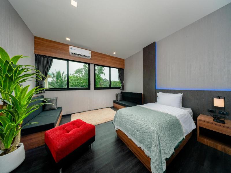 Happy Hotel image