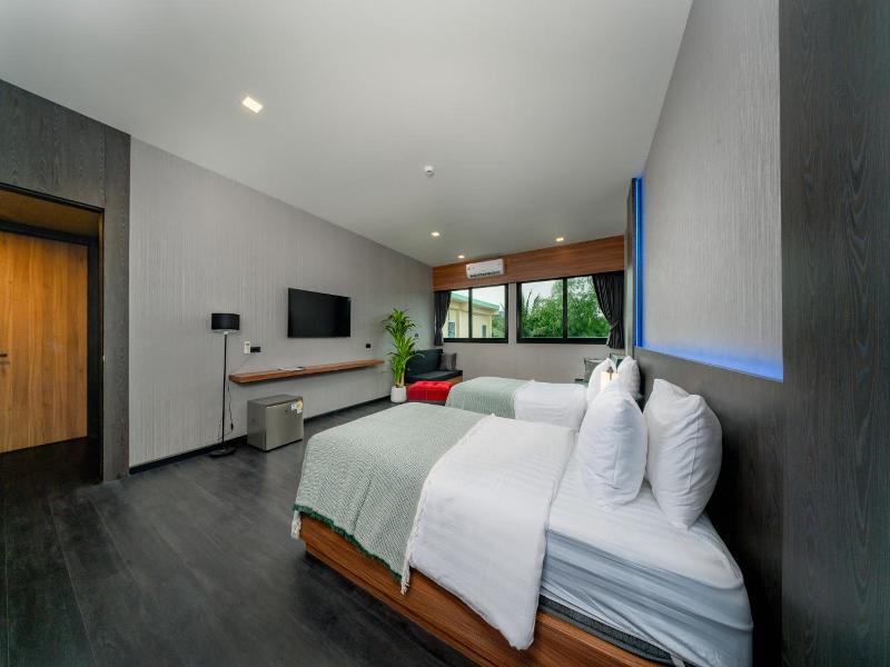 Happy Hotel image