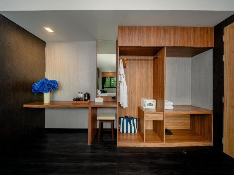Happy Hotel image
