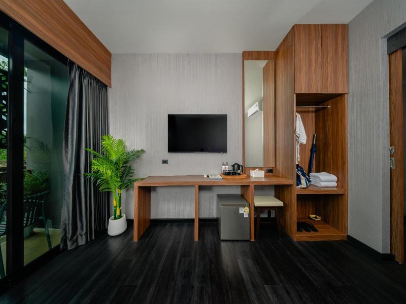 Happy Hotel image
