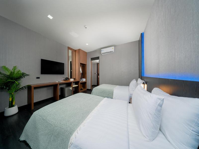 Happy Hotel image