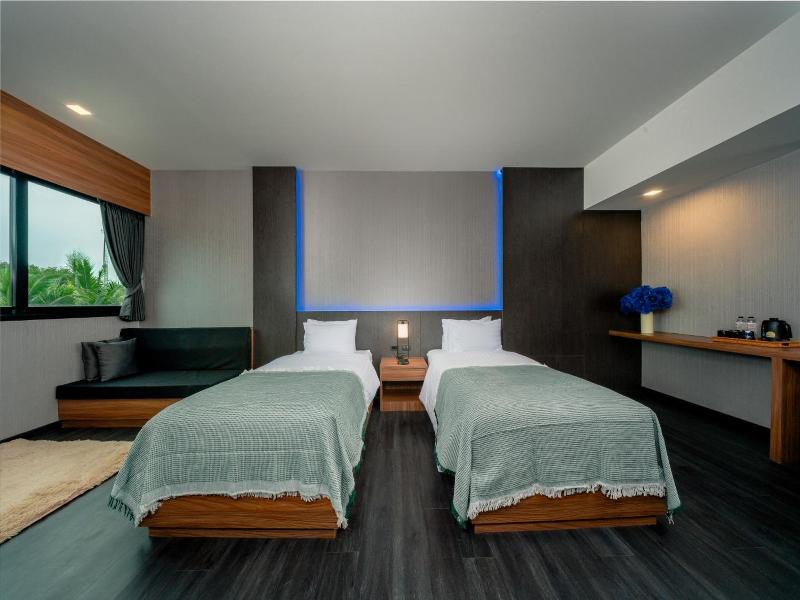 Happy Hotel image