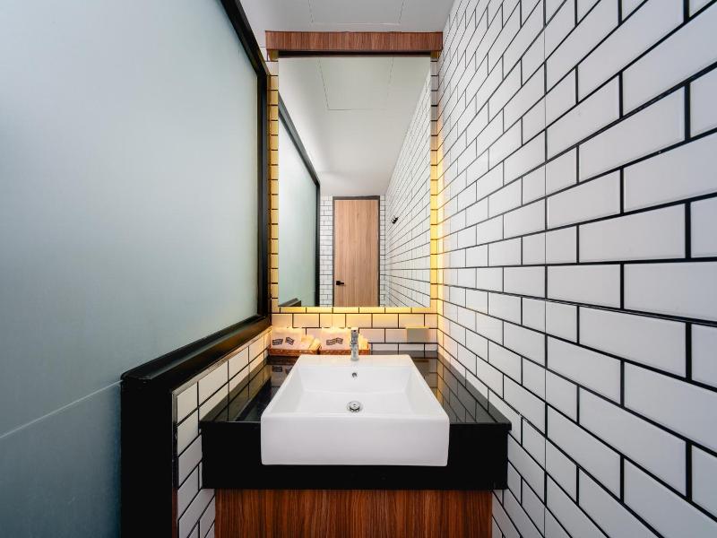 Happy Hotel image