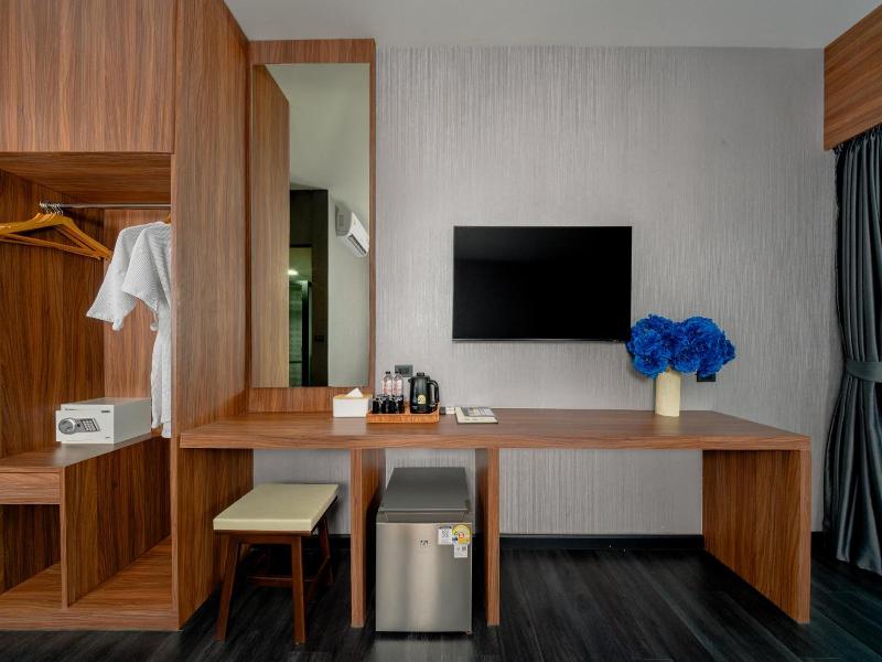 Happy Hotel image