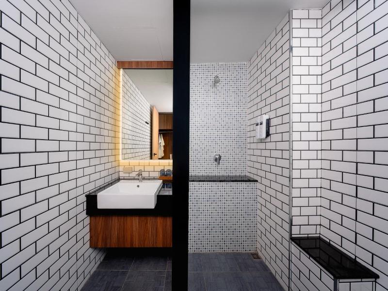 Happy Hotel image