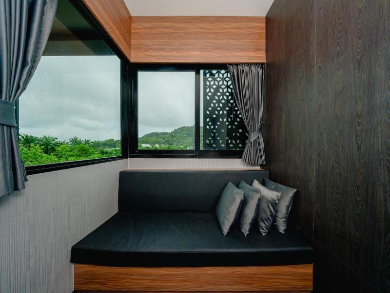 Happy Hotel image