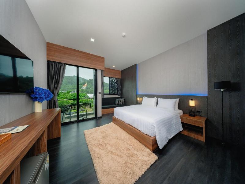 Happy Hotel image
