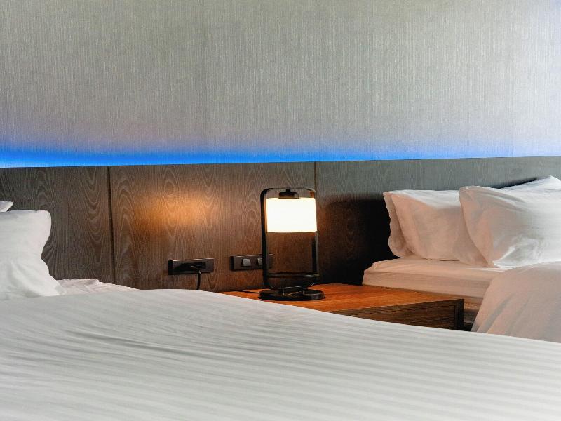 Happy Hotel image