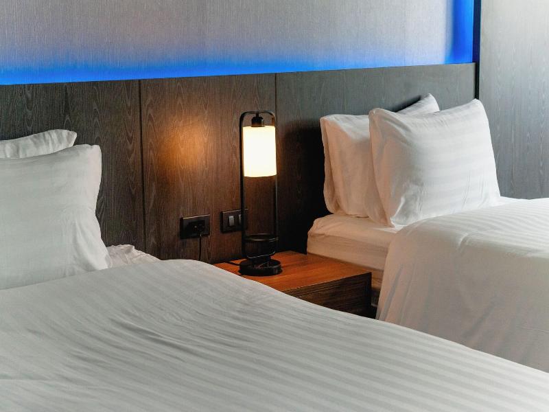 Happy Hotel image