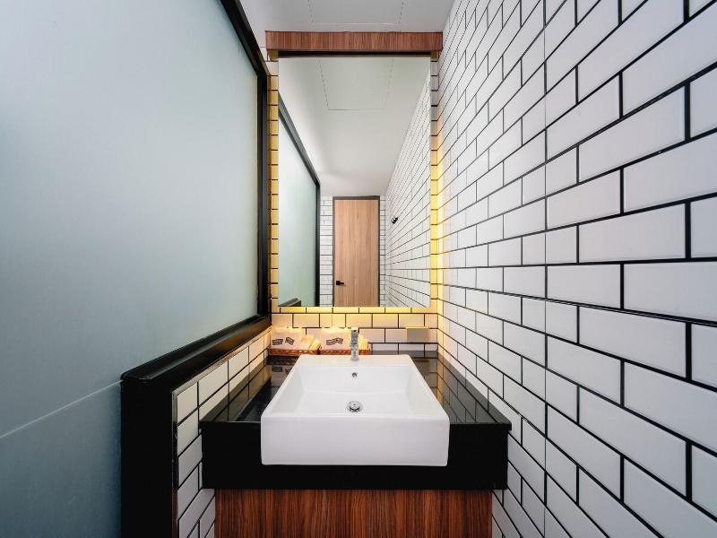 Happy Hotel image