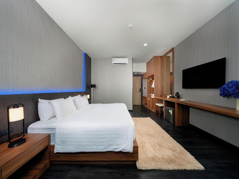 Happy Hotel image