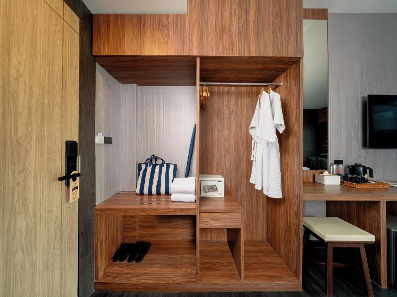 Happy Hotel image