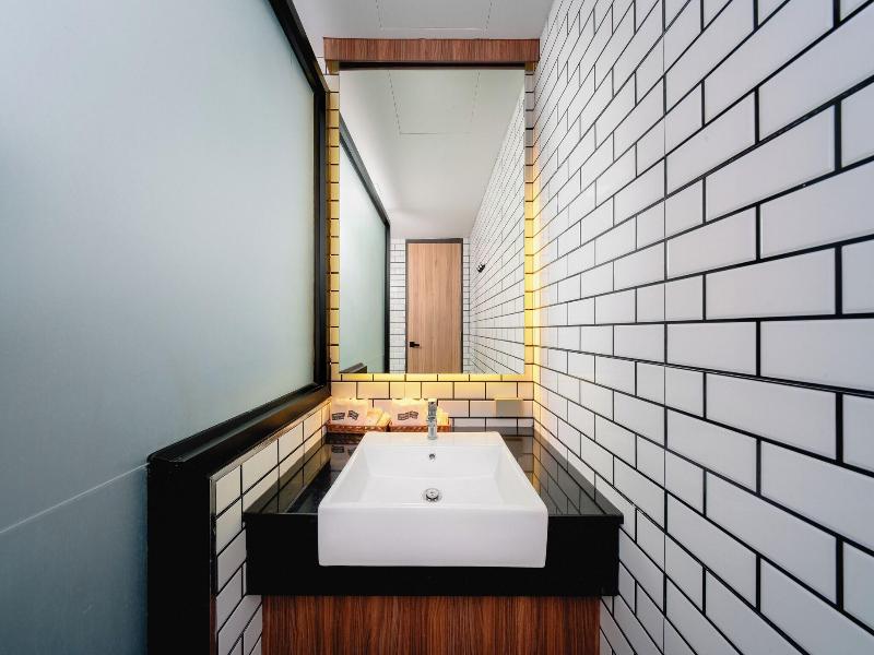 Happy Hotel image