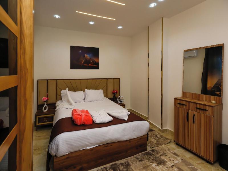 Paradise Pyramids View Inn image