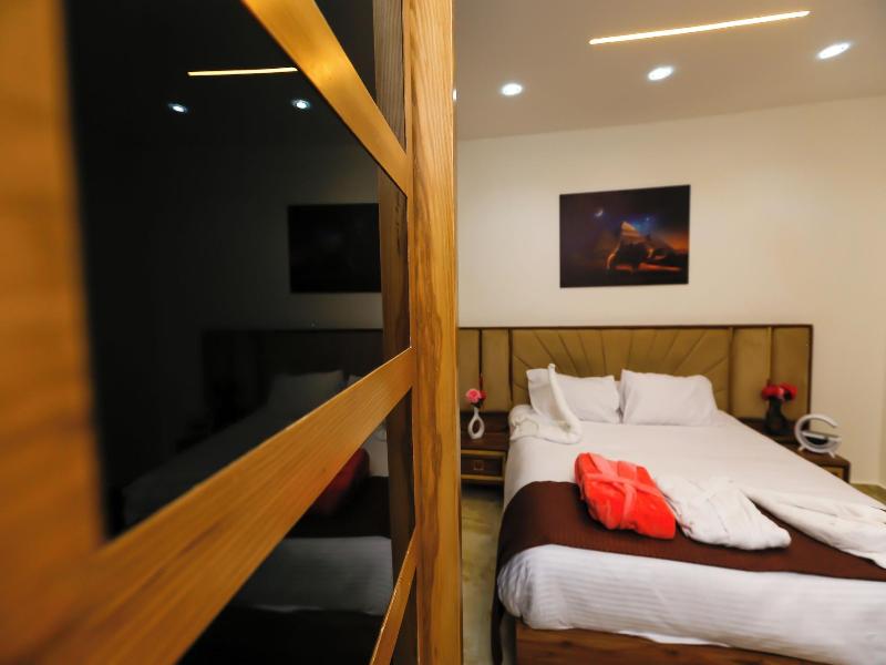 Paradise Pyramids View Inn image