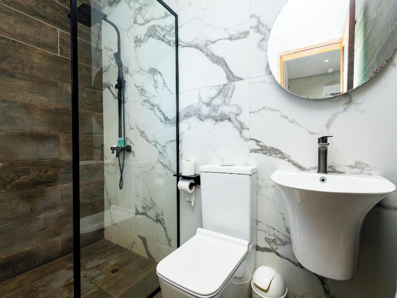 Serenity Terraces Beach Hotel-kokrobite image