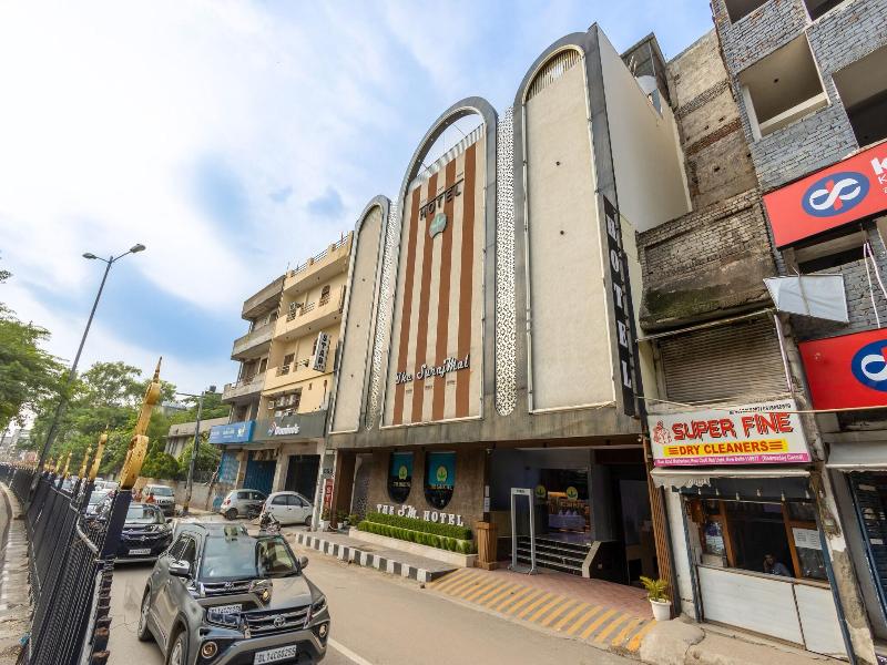 The Sm Hotel By Rmr Hotels image