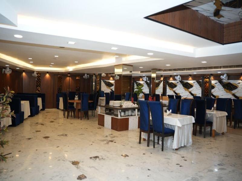 The Sm Hotel By Rmr Hotels image