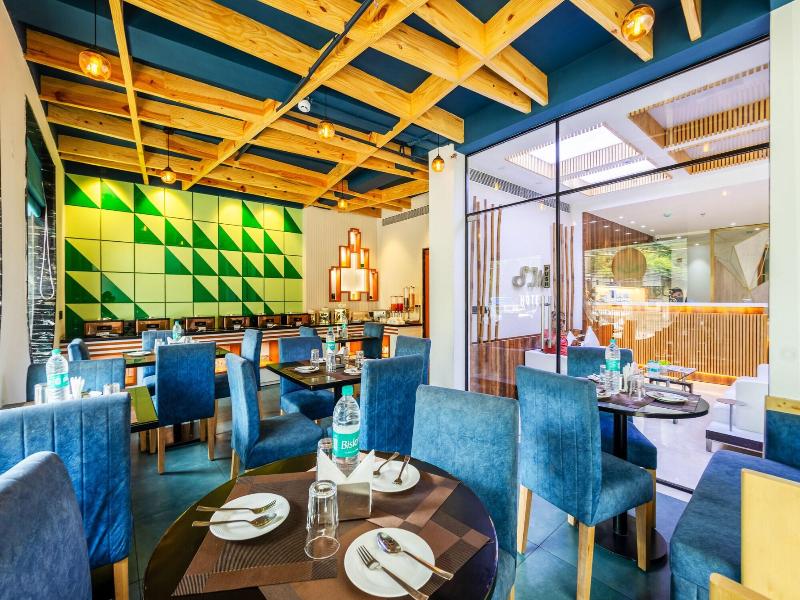 The Sm Hotel By Rmr Hotels image