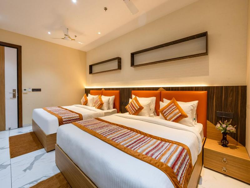 The Sm Hotel By Rmr Hotels image