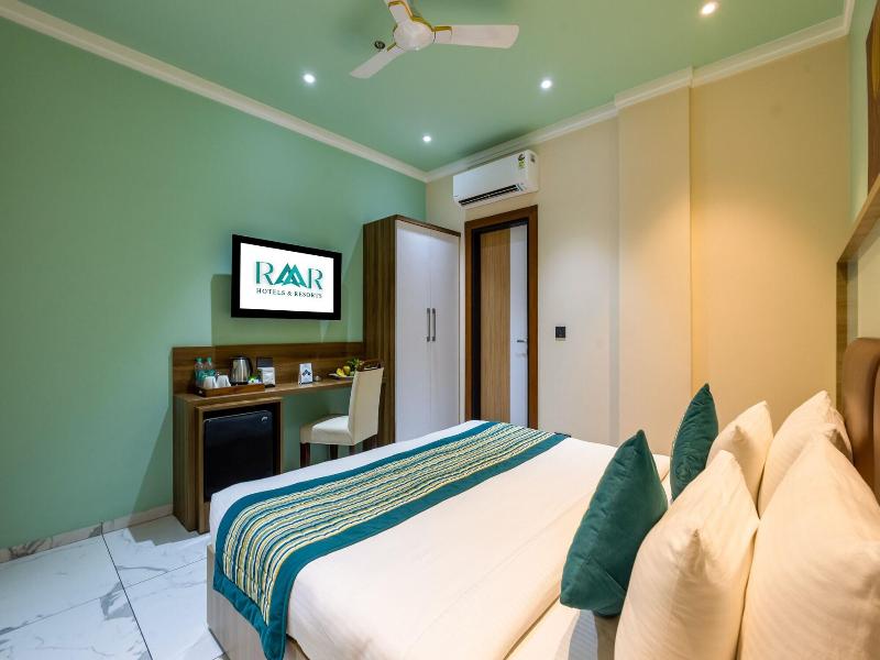 The Sm Hotel By Rmr Hotels image