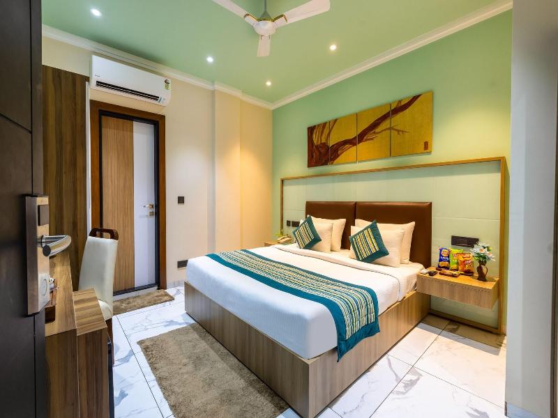 The Sm Hotel By Rmr Hotels image